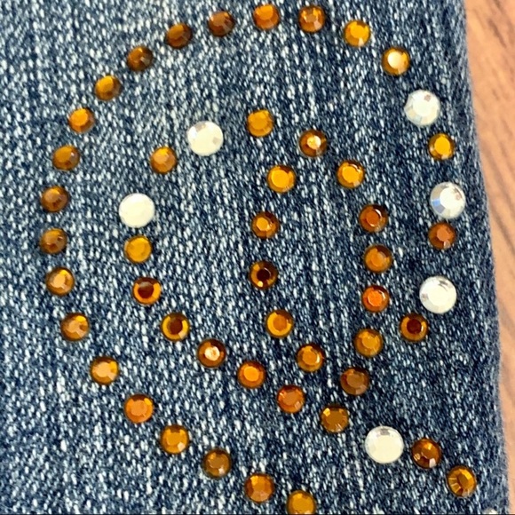 7 For All Mankind Distressed
Embellished Bootcut size 27 - Picture 4 of 14